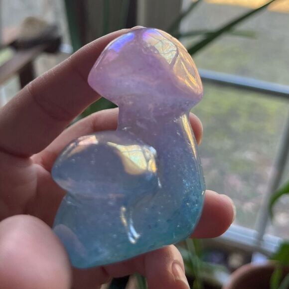 Aura Crystal Quartz Double Mushroom Carving 99g, 2.25”x1.75” - Picture 5 of 7